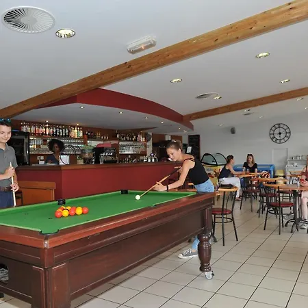 مكان تخييم Camping De La Liez Peigney