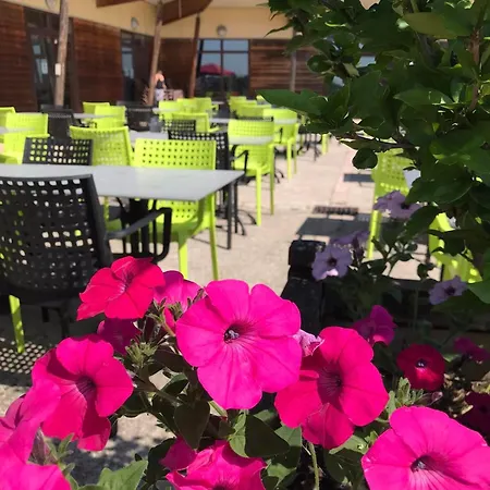 Camping De La Liez 5* Peigney